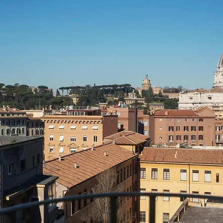 Bright With Views Of San Pietro Rzym