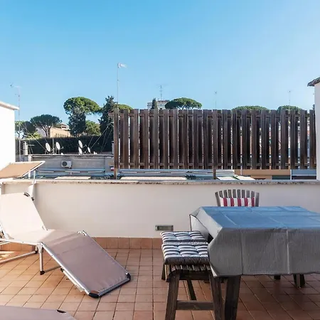 Bright With Views Of San Pietro Rzym